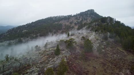Aerial-flyover-fog-at-Eagle-Cliff-Mountain,-Estes-Park,-Colorado