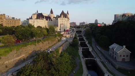 Ottawa-skyline-with-historic-Fairmont-Château-Laurier,-Rideau-Canal-locks