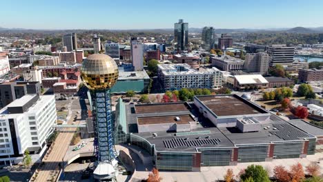 Luftaufnahme-über-Der-Sonnenkugel-Im-Weltausstellungspark-In-Knoxville,-Tennessee
