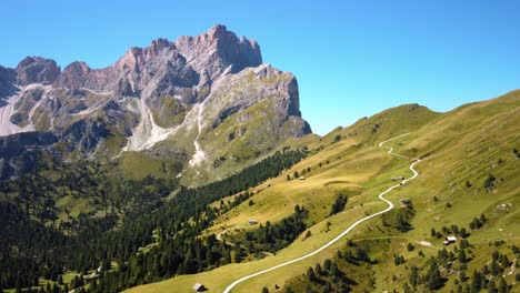 Breathtaking-mountains-of-Dolomites,-Italy