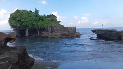 View-of-Pura-Tanah-Lot-in-Tabanan,-Bali,-Indonesia