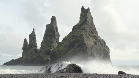 Slow-motion-shot-of-waves-crashing-on-the-beach-at-the-Reynisdrangar-Rock-Formation