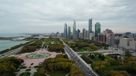 Aerial-view-flying-over-the-Grant-Park,-cloudy,-autumn-evening-in-Chicago,-USA
