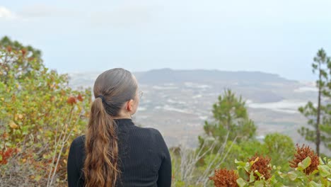 Girl-with-long-hair-looking-over-panorama-of-Tenerife,-spectacular-view