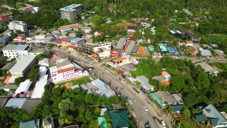 Ao-Nang,-Krabi,-Calle-Principal-Tailandesa-Aérea-Sobre-La-Ciudad-Y-La-Calle-Principal-De-Ao-Nang,-Provincia-De-Krabi,-Tailandia
