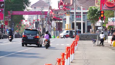 Traffic-on-a-Magelang-city-road-in-front-of-the-Liong-Hok-Bio-Temple