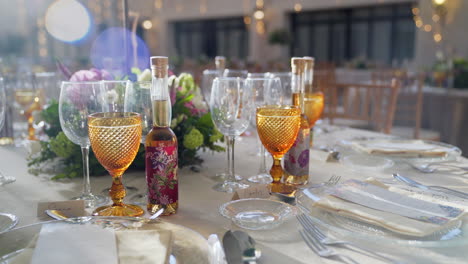 Decoration-of-wedding-table-with-flowers,-glasses-and-gift-wine