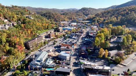 Luftaufnahme-Von-Gatlinburg,-Tennessee-Im-Herbst