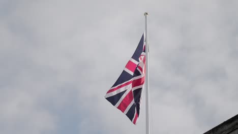 Bandera-Del-Reino-Unido-Ondeando-En-Un-Viento-Suave