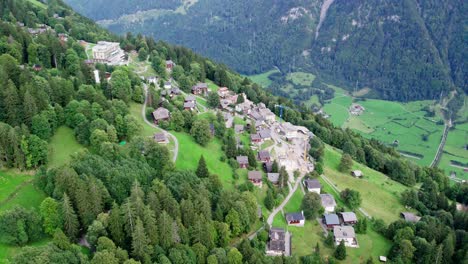 Braunwald-Berühmter-Ferienort-Für-Touristen-Im-Urlaub-In-Der-Schweiz
