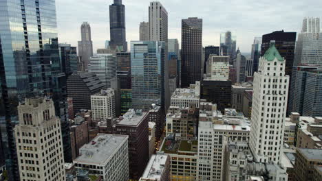 Aerial-view-over-the-Madison-Street,-in-middle-of-high-rise-in-Loop,-Chicago
