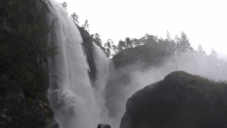 Spray-and-mist-from-majestic-Hesjedalsfossen-Waterfall-in-Stamnes,-Western-Norway