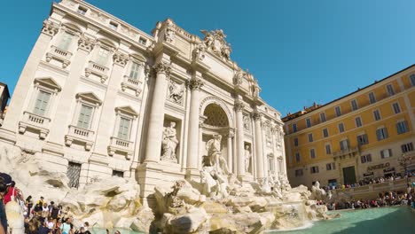 Trevi-Fountain-on-Typical-Day-In-Rome