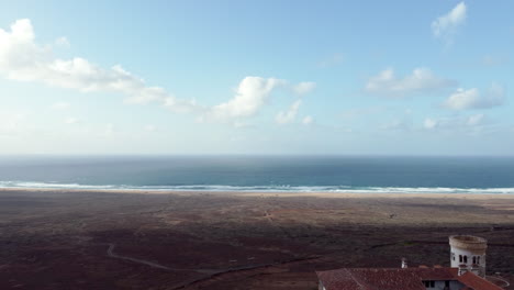 Atemberaubende-Luftaufnahmen-Von-Casa-Winter-Mit-Blick-Auf-Das-Meer,-Fuerteventura