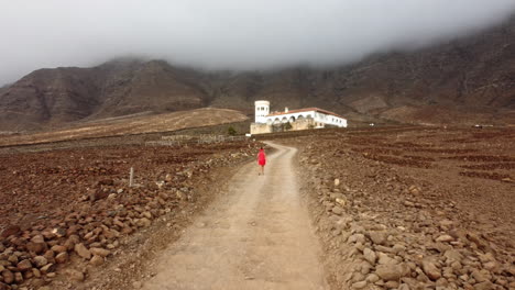 Woman-in-red-dress-walking-towards-Casa-Winter-Museum-in-Fuerteventura