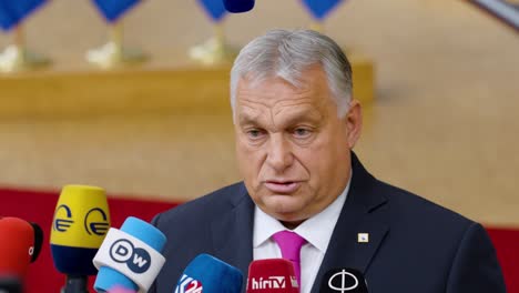 El-Primer-Ministro-Húngaro,-Viktor-Orbán,-Hablando-Con-La-Prensa-En-La-Cumbre-Del-Consejo-Europeo-En-Bruselas,-Bélgica---Cerrar
