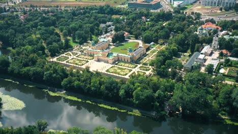 Aerial-view-of-the-royal-palace-in-Warsaw