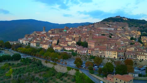 Perfecta-Vista-Aérea-Superior-Vuelo-Histórico-Hill-Town-Cortona-Toscana-Arezzo-Italia