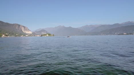 A-sightseeing-boat-on-Lake-Maggiore-on-its-way-to-the-harbor-at-Stresa,-Piedmont,-Italy