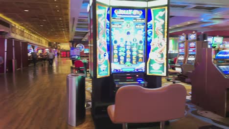 Inside-casino-with-gambling-machines-and-people,-Las-Vegas