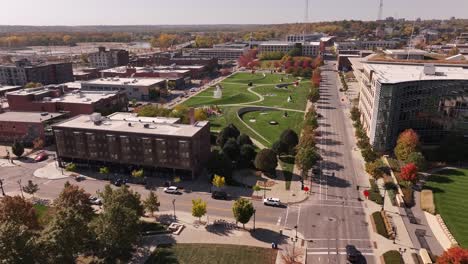 Downtown-Des-Moines-Iowa-sculpture-park-drone-shot
