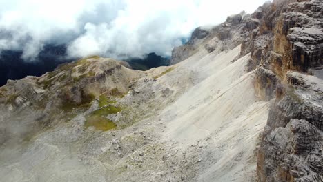 Dramatic-mountain-scenery-of-Dolomites,-Italy