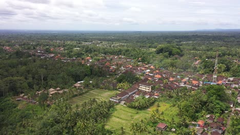 Aerial-footage-of-Ubud-Village-in-Bali,-Indonesia