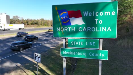Schild-„Willkommen-In-North-Carolina“-Am-Interstate-Highway