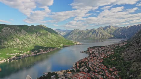 Kotor-Montenegro-Es-Una-De-Las-Ciudades-Antiguas-Medievales-Mejor-Conservadas-Del-Adriático.