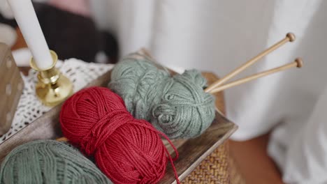 Yarn-Balls-and-Knitting-Needles-on-Tray