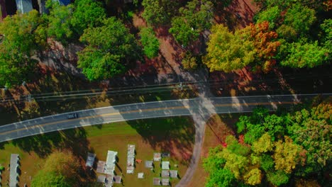 Luftaufnahme-Der-Lebendigen-Landschaft-Von-Atlanta,-Georgia,-Aus-Der-Vogelperspektive-Die-Essenz-Des-Herbstes-In-Seiner-Pracht