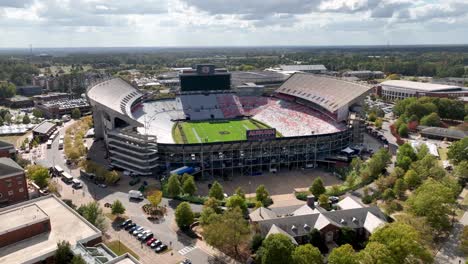 Retirada-Del-Estadio-De-Fútbol-De-La-Universidad-De-Auburn-Al-Campus-En-Auburn-Alabama