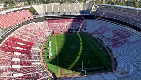 Luftaufnahme-Langsam-über-Dem-Bryant-Denny-Stadion-Der-University-Of-Alabama-In-Tuscaloosa