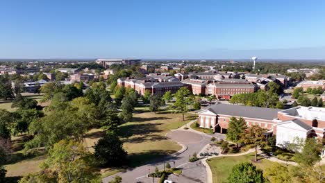 Empuje-Aéreo-Del-Campus-De-La-Universidad-De-Alabama-Sobre-El-Campus