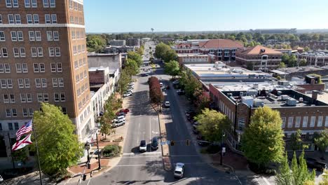 tuscaloosa-alabama-aerial-push-in-downtown,-small-town-usa