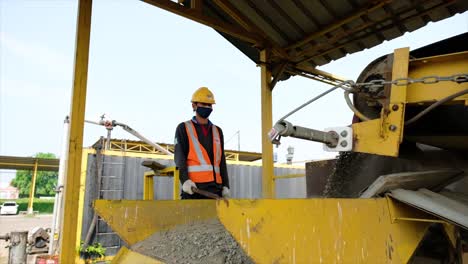 Workers-control-and-check-machines-around-the-pugmill-as-a-place-to-mix-all-aggregate-and-asphalt-materials-in-hot-conditions-in-the-asphalt-mixing-plant