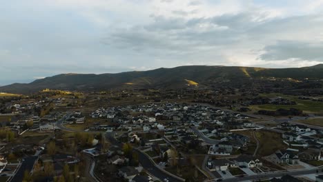 Heber,-Utah-at-dawn---pushing-in-aerial-view