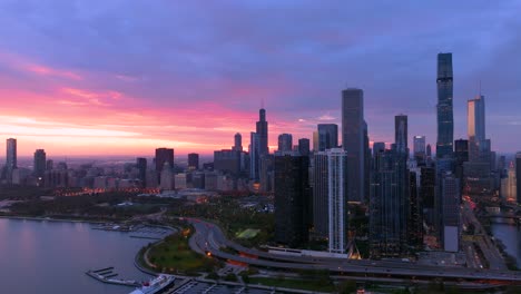 Chicago-Luftaufnahme-Des-Flusses,-Des-Seeufers-Und-Der-Skyline-Der-Stadt