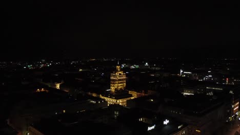 Spire-of-Solo-Sokos-Hotel-in-downtown-Helsinki,-illuminated-at-night