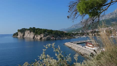 Mediterranean-holiday-seaside-town,-popular-travel-destination,-Croatia
