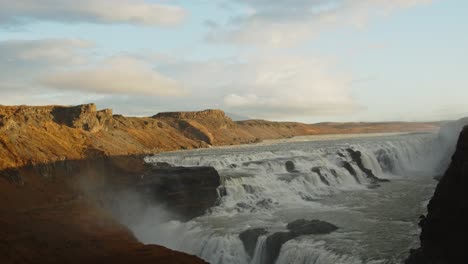 Impresionante-Vista-De-La-Cascada-De-Gullfoss-En-Islandia.