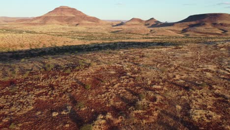Malerische-Luftlandschaft-Der-Trockenen-Damaraland-Wildnis-Im-Norden-Namibias