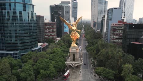 Close-up,-top-down-drone-video-of-the-Angel-of-Independence-on-Reforma-Avenue