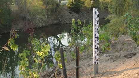 Staff-Gauge-Water-Level-Measurement-during-Australian-Drought