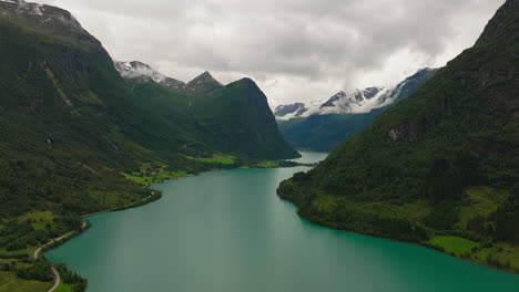 Beautiful-turquoise-lake-water-with-stunning-views