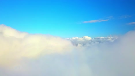 Luftaufnahme-In-Den-Wolken