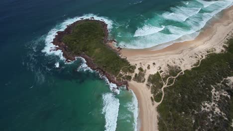 Aerial-View-Over-Headland-In-Dark-Point-Aboriginal-Place-In-New-South-Wales,-Australia---drone-shot