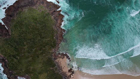 Turquoise-Sea-And-Headland-In-Dark-Point-Aboriginal-Place,-NSW,-Australia---aerial-top-down