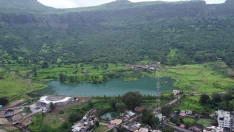 Aerial-view-of-famous-tourist-attraction-Ahilya-Dam-in-Trimbakeshwar-during-monsoon,-Nashik