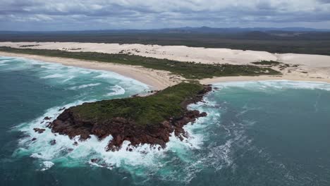 Dark-Point-Aborigine-Ort-Mit-Landzunge-Und-Meereslandschaft-In-New-South-Wales,-Australien---Luftaufnahme